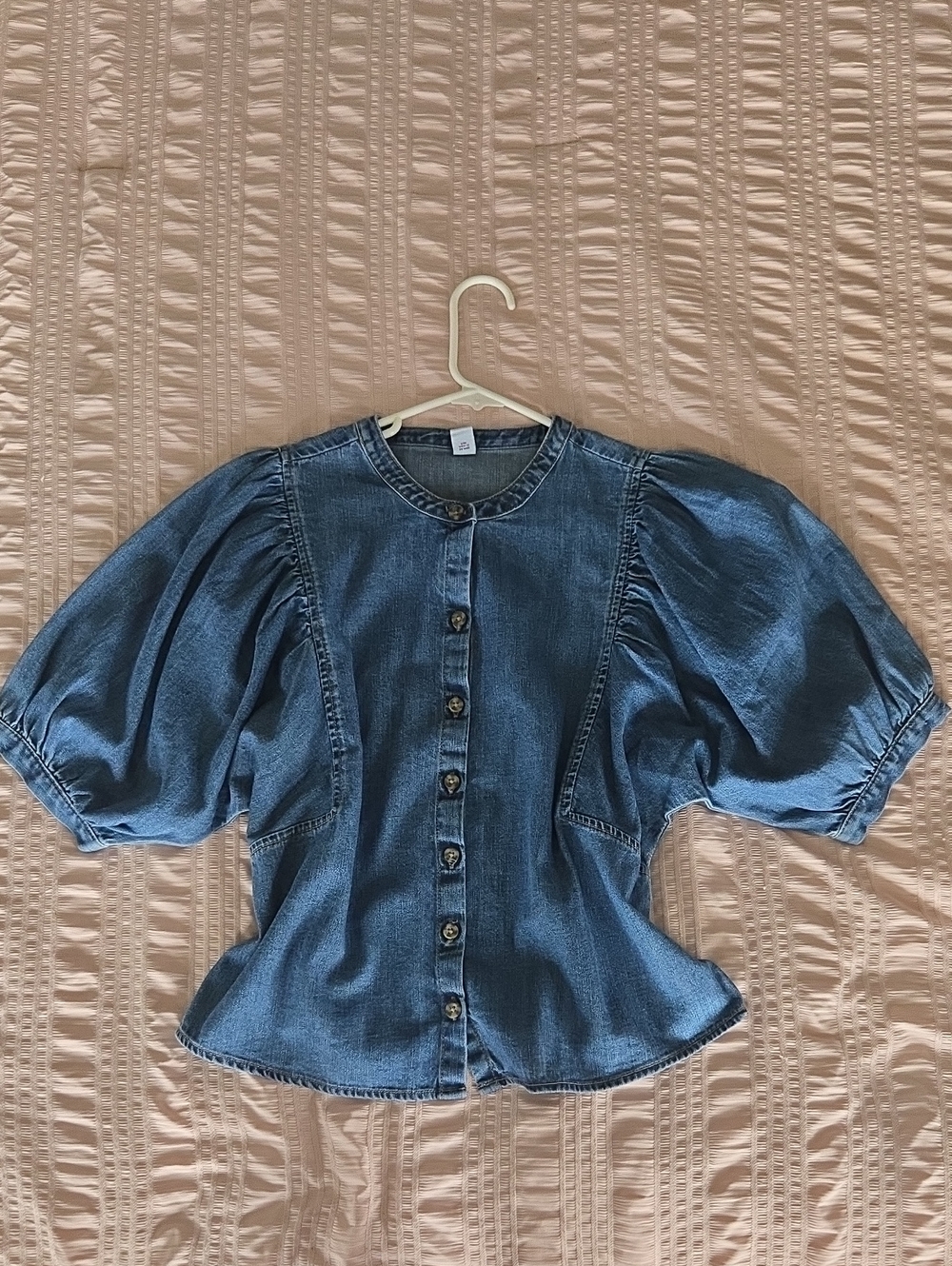 NWOT Old Navy Blue Denim Button-Up Top with Puff Sleeves